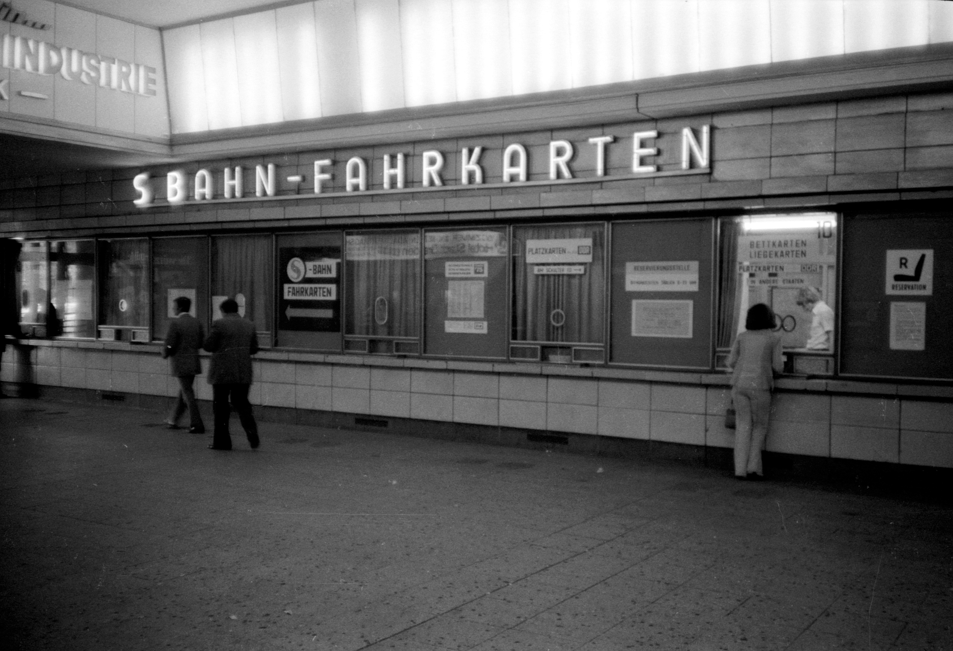 S-Bahn, Bahnhof Zoologischer Garten. Berlin 1975