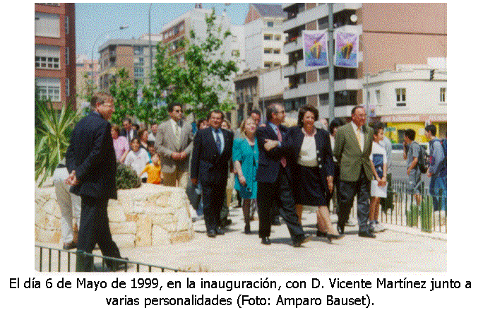 Cuadro de texto:  
El d�a 6 de Mayo de 1999, en la inauguraci�n, con D. Vicente Mart�nez junto a varias personalidades (Foto: Amparo Bauset).
