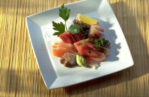 sashimi.jpg (17841 bytes)