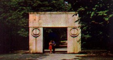 Targu - Jiu -  Poarta Sarutului - Constantin Brancusi
