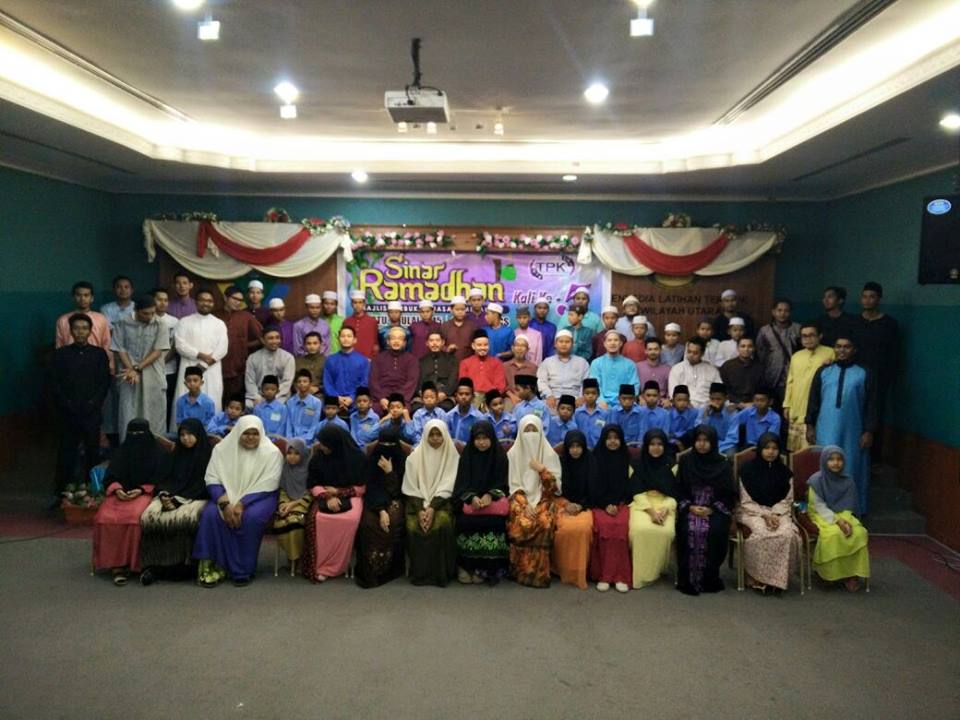 Kompleks Anak 			Yatim dan Miskin Baitul Ehsan