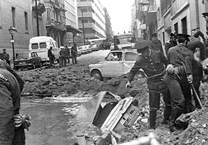 18.06.1987. Coche bomba en el parking de Hipercor en Barcelona. (Domenec Umbert)
