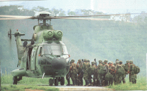 Helic�ptero militar de transporte t�ctico AEROSPATIALE SUPER PUMA AS-332B ecuatoriano