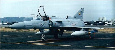 Kfir-CE de la FAE con su esquema t�ctico mim�tico en gris p�lido para los cazas de superioridad a�rea.