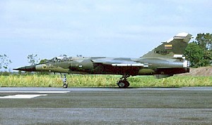 Avin caza Mirage F.1JA FAE con su esquema tctico mimtico apto para camuflarse en zona selvtica.