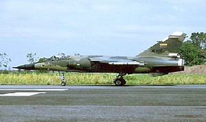 Avi�n caza Mirage F.1JA FAE con su esquema t�ctico mim�tico apto para camuflarse en zona selv�tica.