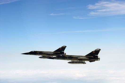 Pareja de aviones Mirage F.1JA FAE