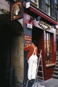Sign painter on the Royal Mile.