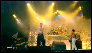 03 - Num show por a� ...