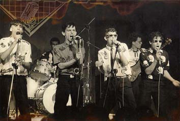 14 - Cantando "Televis�o" ...