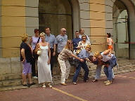 Agafa-t'ho com vulguis per� tu tamb� surts a la foto!