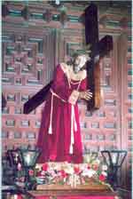 Cristo con la cruz acuestas