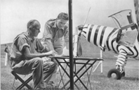 Bernhard und Michael Grzimek; Foto: Okapia