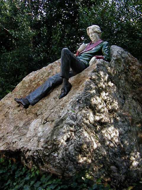 Oscar Wilde statue