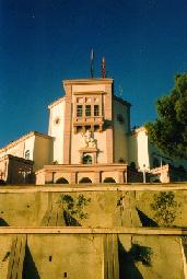 The former Palace
of King Ahmet Zog stands to the west of the amphitheatre in Durres
