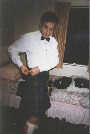 Preparativi per un tradizionale gala in kilt