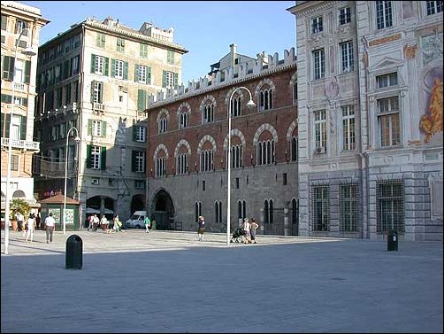 Palazzo San Giorgio - parte vecchia e parte nuova -