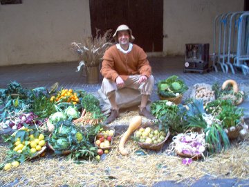 Scene di un mercato del '600 lungo via Soleri a Taggia: Verziere e Zingare