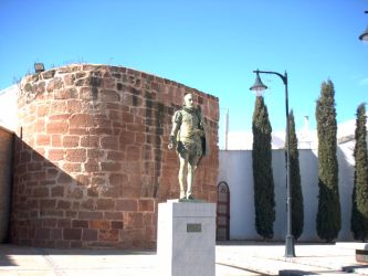 Estatua erigida en honor a Miguel de Cervantes en Alc�zar de San Juan