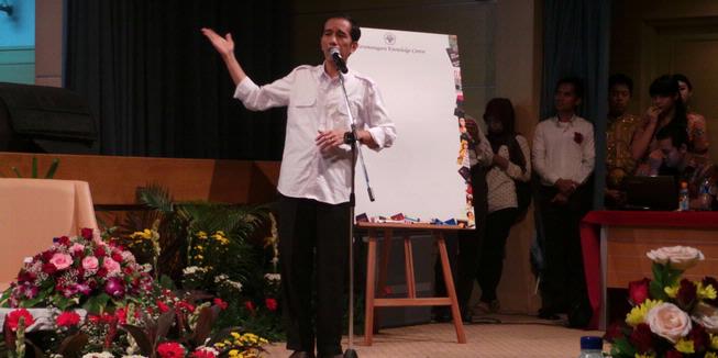 Di Depan Mahasiswa, Jokowi Sindir Warga Pluit dan Fatmawati