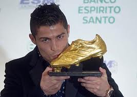 su primera bota de oro
