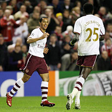 walcott with adebayor
