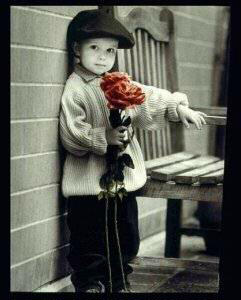Sonr�o ante tu recuerdo
Te ans�o, sin t� muero.
Dulce tu voz en mis o�dos.
Te pienso, siento.
y mi alma se llena de tu  aliento...
