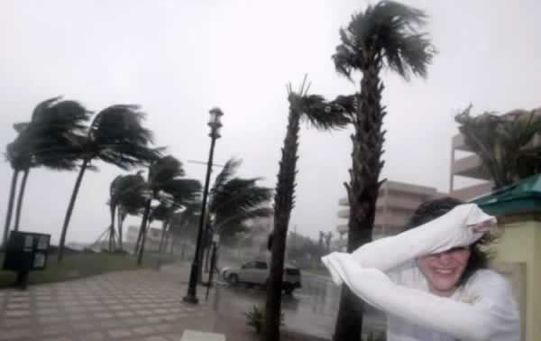 Huracanes tornados destrozos fotos imagenes fenomenos climaticos rayos truenos tormentas ojos investigaciones destrucciones argentina estados unidos mexico temporales www.wetherchannel.com pronosticos John Travolta,Nicholas Cage,Contracara,cirugias esteticas,rostro,lipoaspiraciones,medicina,cirujanos,operaciones,Maria Reich,Nazca,lineas,calendario astronomico,Peru,dibujos,astronomia,geometria,Bernd Teichert,mapas,Ana Mar&iacute;a Cogorno,ovnis,misterios,Cristobal Colon,Hernando,Diego,catedral Sevillana,Cartuja Pickman,Jos&eacute; Antonio Lorente,Granada,ADN;restos,Marcial Castro,antropologia,Republica Dominicana,www.egipto.com,Egipto,Keops,piramides,descubrimientos,Aton,Ankh,tumbas,sarcofacos,momias,embalsamamientos,Kefren,camaras secretas,Nefertiti,Amenofis,Nilo,inundaciones,Blade Runner,Ridley Scott, Richard Dawkins,Steven Pinker,Harrison Ford,Stephen Minger,Stanley Kubrick,Daryl Hanna,replicantes,androides,ciencia ficcion,Contactos,SHGb02+14a,proyecto SETI,Search for Extra Terrestial Intelligence,SETI@home,Robert Zemeckis,Jodie Foster,Dan Wertheimer,New Scientist,Arecibo,Puerto Rico,civilizaciones extraterrestres,Ma libert&eacute; de penser,Florent Pagny,Argentina,France,Patagonia,Argentine,Azucena Caama&ntilde;o,Savoir aimer,artistes,musique,musica,CD,cantores,ventas,compras,ranking,Paparazzi,Isabel Sartorius,Borbon,Ortiz Pati&ntilde;o,Vallejo Najera,Entrecanales,Mora Figueroa,Antonio Montero,Sainz Vicu&ntilde;a,Espa&ntilde;a,jet set,Mallorca,Ibiza,John Fitzgerald Kennedy,Lee Harvey Oswald,Vitaliy Fadeyev,Lawrence Berkeley,Carl Haber,Fidel Castro,Lyndon B. Johnson,Jackie,Onassis,Irma Roy,Carolina Papaleo,Osvaldo,diputada nacional,Congreso,Argentina,Raul Granillo Ocampo,politica,justicialismo,peronismo,cine,television,La Horqueta,San Isidro,que se vayan todos,diciembre 2001,2002,2003,2004,maria julia alsogaray,alvaros,,Roberto Mart&iacute;nez Medina,Maria Julia Alsogaray,Ra&uacute;l Granillo Ocampo,Jorge Rodr&iacute;guez,V&iacute;ctor Alderete,Claudia Bello,Angel Massa,Alfredo Yabran,Mario Pontaquarto,Nestor Carlos Kirchner,Cristina Elizabeth Fernandez,corrupcion,senado,general rodriguez,anibal,fernandez,alberto,fernando de la rua,ines pertine,eduardo duhalde,hilda chiche gonzalez,2000,2001,2002,2003,2004,Museos,www.louvre.fr,Leonardo Da Vinci,Gioconda,Mona Lisa,Italia,Francia,France,inventos,Italy,renacimiento,historia,cuadros,links,images,postcards,photos,fotos,imagenes,postales,pictures,historia,arqueologia,descubrimientos,culturales,agenda,infodiario,diario accion,buenos aires,argentina,Diario Accion de General Rodriguez, politica, actualidad, noticias e informacion, personalidades e instituciones, policiales, galerias de fotos; historia de General Rodriguez, sus origenes, edificios, estancias, habitos y costumbres, anecdotas, comercios e industrias, los fundadores, antiguas instituciones, fotos e imagenes; suplementos especiales: la crisis politica, economica y social de la Argentina, los acontecimientos de Diciembre de 2001, articulos y entrevistas; Emigracion: toda la informacion destinada a aquellos que desean emigrar, radicarse o estudiar en el exterior, visas, pasaportes, consejos, guias, informacion util, links; Trueque: novedades e informacion, links, estructura del trueque; el casamiento de Maxima Zorreguieta y el principe Guillermo Alejandro de Holanda; Guerra de Afganistan: galeria de imagenes e informacion sobre la primera guerra del siglo XXI; la guerra de Irak, Bagdad, Georges W. Bush, Saddam Husseim, el atentado a las torres Gemelas de Nueva York, las twin towers, el 11-s, y descripcion del hecho que conmovio al mundo; Empleo: consultoras, clasificados, agencias de empleo, consejos e informacion util, curriculum vitae, como confeccionarlos, noticias de actualidad; 
Los numeros de la crisis: Las consecuencias de la crisis politica, economica y social; estadisticas, pobreza, desnutricion, salud y asistencia; noticias regionales y provinciales, columnas y editoriales; informacion para negocios: pymes, links, empresas y negocios; Agenda Cultural con toda la informacion de cursos, universidades, talleres, escuelas y oportunidades, exposiciones de arte de la region; buscadores en Internet, Enlaces: links a los mejores sitios de educacion, cultura, arte, biografias, politica, interes general, web, Links del Diario Accion: RMS Titanic, su historia, su tragico viaje inaugural; historias, testimonios, documentos y articulos sobre el naufragio; links y sitios sobre el tema; la pelicula de Cameron, fotos e imagenes; suplementos especiales, Historia Argentina y de General Rodriguez, la llegada de la democracia en General Rodriguez, la asuncion de Juan Lumbreras como intendente en 1983, galeria de imagenes, sus palabras y los actos, su gabinete, festejos de la comunidad. Fundacion del pueblo de General Rodriguez, sus instituciones y personalidades relevantes, arquitectura y edificios, comercios e industrias, sus comienzos, estancias, inmigraciones italianas, espa&ntilde;olas, vascas e irlandesas, anecdotas y efemerides, sus hombres ilustres, el Hospital Vicente Lopez y Planes, su fundacion por las Damas de Beneficencia, el hundimiento del crucero General Belgrano, testimonios de ex combatientes y tripulantes, su comandante Hector Elias Bonzo, fotos e imagenes, recuerdos y homenajes, historia de la familia Bonzo de General Rodriguez, entrevistas y articulos periodisticos. La guerra de Malvinas en el Atlantico Sur, el conflicto belico con Gran Breta&ntilde;a de 1982, politicos relevantes, Benjamin Paez y Trueba, fotos antiguas de familias fundadoras, galerias de imagenes de pobladores, recorrida virtual por el antiguo General Rodriguez, el paso de la Infanta en 1910, historia de La Serenisima, la familia Mastellone, La Choza, Bernardo de Irigoyen, peronismo y radicalismo y muchisimo mas