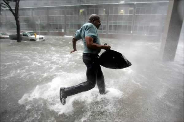 Huracanes tornados destrozos fotos imagenes fenomenos climaticos rayos truenos tormentas ojos investigaciones destrucciones argentina estados unidos mexico temporales www.wetherchannel.com pronosticos John Travolta,Nicholas Cage,Contracara,cirugias esteticas,rostro,lipoaspiraciones,medicina,cirujanos,operaciones,Maria Reich,Nazca,lineas,calendario astronomico,Peru,dibujos,astronomia,geometria,Bernd Teichert,mapas,Ana Mar&iacute;a Cogorno,ovnis,misterios,Cristobal Colon,Hernando,Diego,catedral Sevillana,Cartuja Pickman,Jos&eacute; Antonio Lorente,Granada,ADN;restos,Marcial Castro,antropologia,Republica Dominicana,www.egipto.com,Egipto,Keops,piramides,descubrimientos,Aton,Ankh,tumbas,sarcofacos,momias,embalsamamientos,Kefren,camaras secretas,Nefertiti,Amenofis,Nilo,inundaciones,Blade Runner,Ridley Scott, Richard Dawkins,Steven Pinker,Harrison Ford,Stephen Minger,Stanley Kubrick,Daryl Hanna,replicantes,androides,ciencia ficcion,Contactos,SHGb02+14a,proyecto SETI,Search for Extra Terrestial Intelligence,SETI@home,Robert Zemeckis,Jodie Foster,Dan Wertheimer,New Scientist,Arecibo,Puerto Rico,civilizaciones extraterrestres,Ma libert&eacute; de penser,Florent Pagny,Argentina,France,Patagonia,Argentine,Azucena Caama&ntilde;o,Savoir aimer,artistes,musique,musica,CD,cantores,ventas,compras,ranking,Paparazzi,Isabel Sartorius,Borbon,Ortiz Pati&ntilde;o,Vallejo Najera,Entrecanales,Mora Figueroa,Antonio Montero,Sainz Vicu&ntilde;a,Espa&ntilde;a,jet set,Mallorca,Ibiza,John Fitzgerald Kennedy,Lee Harvey Oswald,Vitaliy Fadeyev,Lawrence Berkeley,Carl Haber,Fidel Castro,Lyndon B. Johnson,Jackie,Onassis,Irma Roy,Carolina Papaleo,Osvaldo,diputada nacional,Congreso,Argentina,Raul Granillo Ocampo,politica,justicialismo,peronismo,cine,television,La Horqueta,San Isidro,que se vayan todos,diciembre 2001,2002,2003,2004,maria julia alsogaray,alvaros,,Roberto Mart&iacute;nez Medina,Maria Julia Alsogaray,Ra&uacute;l Granillo Ocampo,Jorge Rodr&iacute;guez,V&iacute;ctor Alderete,Claudia Bello,Angel Massa,Alfredo Yabran,Mario Pontaquarto,Nestor Carlos Kirchner,Cristina Elizabeth Fernandez,corrupcion,senado,general rodriguez,anibal,fernandez,alberto,fernando de la rua,ines pertine,eduardo duhalde,hilda chiche gonzalez,2000,2001,2002,2003,2004,Museos,www.louvre.fr,Leonardo Da Vinci,Gioconda,Mona Lisa,Italia,Francia,France,inventos,Italy,renacimiento,historia,cuadros,links,images,postcards,photos,fotos,imagenes,postales,pictures,historia,arqueologia,descubrimientos,culturales,agenda,infodiario,diario accion,buenos aires,argentina,Diario Accion de General Rodriguez, politica, actualidad, noticias e informacion, personalidades e instituciones, policiales, galerias de fotos; historia de General Rodriguez, sus origenes, edificios, estancias, habitos y costumbres, anecdotas, comercios e industrias, los fundadores, antiguas instituciones, fotos e imagenes; suplementos especiales: la crisis politica, economica y social de la Argentina, los acontecimientos de Diciembre de 2001, articulos y entrevistas; Emigracion: toda la informacion destinada a aquellos que desean emigrar, radicarse o estudiar en el exterior, visas, pasaportes, consejos, guias, informacion util, links; Trueque: novedades e informacion, links, estructura del trueque; el casamiento de Maxima Zorreguieta y el principe Guillermo Alejandro de Holanda; Guerra de Afganistan: galeria de imagenes e informacion sobre la primera guerra del siglo XXI; la guerra de Irak, Bagdad, Georges W. Bush, Saddam Husseim, el atentado a las torres Gemelas de Nueva York, las twin towers, el 11-s, y descripcion del hecho que conmovio al mundo; Empleo: consultoras, clasificados, agencias de empleo, consejos e informacion util, curriculum vitae, como confeccionarlos, noticias de actualidad; 
Los numeros de la crisis: Las consecuencias de la crisis politica, economica y social; estadisticas, pobreza, desnutricion, salud y asistencia; noticias regionales y provinciales, columnas y editoriales; informacion para negocios: pymes, links, empresas y negocios; Agenda Cultural con toda la informacion de cursos, universidades, talleres, escuelas y oportunidades, exposiciones de arte de la region; buscadores en Internet, Enlaces: links a los mejores sitios de educacion, cultura, arte, biografias, politica, interes general, web, Links del Diario Accion: RMS Titanic, su historia, su tragico viaje inaugural; historias, testimonios, documentos y articulos sobre el naufragio; links y sitios sobre el tema; la pelicula de Cameron, fotos e imagenes; suplementos especiales, Historia Argentina y de General Rodriguez, la llegada de la democracia en General Rodriguez, la asuncion de Juan Lumbreras como intendente en 1983, galeria de imagenes, sus palabras y los actos, su gabinete, festejos de la comunidad. Fundacion del pueblo de General Rodriguez, sus instituciones y personalidades relevantes, arquitectura y edificios, comercios e industrias, sus comienzos, estancias, inmigraciones italianas, espa&ntilde;olas, vascas e irlandesas, anecdotas y efemerides, sus hombres ilustres, el Hospital Vicente Lopez y Planes, su fundacion por las Damas de Beneficencia, el hundimiento del crucero General Belgrano, testimonios de ex combatientes y tripulantes, su comandante Hector Elias Bonzo, fotos e imagenes, recuerdos y homenajes, historia de la familia Bonzo de General Rodriguez, entrevistas y articulos periodisticos. La guerra de Malvinas en el Atlantico Sur, el conflicto belico con Gran Breta&ntilde;a de 1982, politicos relevantes, Benjamin Paez y Trueba, fotos antiguas de familias fundadoras, galerias de imagenes de pobladores, recorrida virtual por el antiguo General Rodriguez, el paso de la Infanta en 1910, historia de La Serenisima, la familia Mastellone, La Choza, Bernardo de Irigoyen, peronismo y radicalismo y muchisimo mas