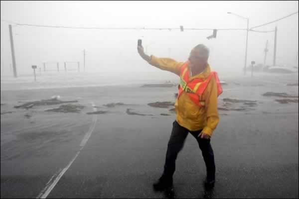 Huracanes tornados destrozos fotos imagenes fenomenos climaticos rayos truenos tormentas ojos investigaciones destrucciones argentina estados unidos mexico temporales www.wetherchannel.com pronosticos John Travolta,Nicholas Cage,Contracara,cirugias esteticas,rostro,lipoaspiraciones,medicina,cirujanos,operaciones,Maria Reich,Nazca,lineas,calendario astronomico,Peru,dibujos,astronomia,geometria,Bernd Teichert,mapas,Ana Mar&iacute;a Cogorno,ovnis,misterios,Cristobal Colon,Hernando,Diego,catedral Sevillana,Cartuja Pickman,Jos&eacute; Antonio Lorente,Granada,ADN;restos,Marcial Castro,antropologia,Republica Dominicana,www.egipto.com,Egipto,Keops,piramides,descubrimientos,Aton,Ankh,tumbas,sarcofacos,momias,embalsamamientos,Kefren,camaras secretas,Nefertiti,Amenofis,Nilo,inundaciones,Blade Runner,Ridley Scott, Richard Dawkins,Steven Pinker,Harrison Ford,Stephen Minger,Stanley Kubrick,Daryl Hanna,replicantes,androides,ciencia ficcion,Contactos,SHGb02+14a,proyecto SETI,Search for Extra Terrestial Intelligence,SETI@home,Robert Zemeckis,Jodie Foster,Dan Wertheimer,New Scientist,Arecibo,Puerto Rico,civilizaciones extraterrestres,Ma libert&eacute; de penser,Florent Pagny,Argentina,France,Patagonia,Argentine,Azucena Caama&ntilde;o,Savoir aimer,artistes,musique,musica,CD,cantores,ventas,compras,ranking,Paparazzi,Isabel Sartorius,Borbon,Ortiz Pati&ntilde;o,Vallejo Najera,Entrecanales,Mora Figueroa,Antonio Montero,Sainz Vicu&ntilde;a,Espa&ntilde;a,jet set,Mallorca,Ibiza,John Fitzgerald Kennedy,Lee Harvey Oswald,Vitaliy Fadeyev,Lawrence Berkeley,Carl Haber,Fidel Castro,Lyndon B. Johnson,Jackie,Onassis,Irma Roy,Carolina Papaleo,Osvaldo,diputada nacional,Congreso,Argentina,Raul Granillo Ocampo,politica,justicialismo,peronismo,cine,television,La Horqueta,San Isidro,que se vayan todos,diciembre 2001,2002,2003,2004,maria julia alsogaray,alvaros,,Roberto Mart&iacute;nez Medina,Maria Julia Alsogaray,Ra&uacute;l Granillo Ocampo,Jorge Rodr&iacute;guez,V&iacute;ctor Alderete,Claudia Bello,Angel Massa,Alfredo Yabran,Mario Pontaquarto,Nestor Carlos Kirchner,Cristina Elizabeth Fernandez,corrupcion,senado,general rodriguez,anibal,fernandez,alberto,fernando de la rua,ines pertine,eduardo duhalde,hilda chiche gonzalez,2000,2001,2002,2003,2004,Museos,www.louvre.fr,Leonardo Da Vinci,Gioconda,Mona Lisa,Italia,Francia,France,inventos,Italy,renacimiento,historia,cuadros,links,images,postcards,photos,fotos,imagenes,postales,pictures,historia,arqueologia,descubrimientos,culturales,agenda,infodiario,diario accion,buenos aires,argentina,Diario Accion de General Rodriguez, politica, actualidad, noticias e informacion, personalidades e instituciones, policiales, galerias de fotos; historia de General Rodriguez, sus origenes, edificios, estancias, habitos y costumbres, anecdotas, comercios e industrias, los fundadores, antiguas instituciones, fotos e imagenes; suplementos especiales: la crisis politica, economica y social de la Argentina, los acontecimientos de Diciembre de 2001, articulos y entrevistas; Emigracion: toda la informacion destinada a aquellos que desean emigrar, radicarse o estudiar en el exterior, visas, pasaportes, consejos, guias, informacion util, links; Trueque: novedades e informacion, links, estructura del trueque; el casamiento de Maxima Zorreguieta y el principe Guillermo Alejandro de Holanda; Guerra de Afganistan: galeria de imagenes e informacion sobre la primera guerra del siglo XXI; la guerra de Irak, Bagdad, Georges W. Bush, Saddam Husseim, el atentado a las torres Gemelas de Nueva York, las twin towers, el 11-s, y descripcion del hecho que conmovio al mundo; Empleo: consultoras, clasificados, agencias de empleo, consejos e informacion util, curriculum vitae, como confeccionarlos, noticias de actualidad; 
Los numeros de la crisis: Las consecuencias de la crisis politica, economica y social; estadisticas, pobreza, desnutricion, salud y asistencia; noticias regionales y provinciales, columnas y editoriales; informacion para negocios: pymes, links, empresas y negocios; Agenda Cultural con toda la informacion de cursos, universidades, talleres, escuelas y oportunidades, exposiciones de arte de la region; buscadores en Internet, Enlaces: links a los mejores sitios de educacion, cultura, arte, biografias, politica, interes general, web, Links del Diario Accion: RMS Titanic, su historia, su tragico viaje inaugural; historias, testimonios, documentos y articulos sobre el naufragio; links y sitios sobre el tema; la pelicula de Cameron, fotos e imagenes; suplementos especiales, Historia Argentina y de General Rodriguez, la llegada de la democracia en General Rodriguez, la asuncion de Juan Lumbreras como intendente en 1983, galeria de imagenes, sus palabras y los actos, su gabinete, festejos de la comunidad. Fundacion del pueblo de General Rodriguez, sus instituciones y personalidades relevantes, arquitectura y edificios, comercios e industrias, sus comienzos, estancias, inmigraciones italianas, espa&ntilde;olas, vascas e irlandesas, anecdotas y efemerides, sus hombres ilustres, el Hospital Vicente Lopez y Planes, su fundacion por las Damas de Beneficencia, el hundimiento del crucero General Belgrano, testimonios de ex combatientes y tripulantes, su comandante Hector Elias Bonzo, fotos e imagenes, recuerdos y homenajes, historia de la familia Bonzo de General Rodriguez, entrevistas y articulos periodisticos. La guerra de Malvinas en el Atlantico Sur, el conflicto belico con Gran Breta&ntilde;a de 1982, politicos relevantes, Benjamin Paez y Trueba, fotos antiguas de familias fundadoras, galerias de imagenes de pobladores, recorrida virtual por el antiguo General Rodriguez, el paso de la Infanta en 1910, historia de La Serenisima, la familia Mastellone, La Choza, Bernardo de Irigoyen, peronismo y radicalismo y muchisimo mas