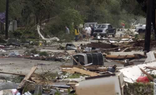 Huracanes tornados destrozos fotos imagenes fenomenos climaticos rayos truenos tormentas ojos investigaciones destrucciones argentina estados unidos mexico temporales www.wetherchannel.com pronosticos John Travolta,Nicholas Cage,Contracara,cirugias esteticas,rostro,lipoaspiraciones,medicina,cirujanos,operaciones,Maria Reich,Nazca,lineas,calendario astronomico,Peru,dibujos,astronomia,geometria,Bernd Teichert,mapas,Ana Mar&iacute;a Cogorno,ovnis,misterios,Cristobal Colon,Hernando,Diego,catedral Sevillana,Cartuja Pickman,Jos&eacute; Antonio Lorente,Granada,ADN;restos,Marcial Castro,antropologia,Republica Dominicana,www.egipto.com,Egipto,Keops,piramides,descubrimientos,Aton,Ankh,tumbas,sarcofacos,momias,embalsamamientos,Kefren,camaras secretas,Nefertiti,Amenofis,Nilo,inundaciones,Blade Runner,Ridley Scott, Richard Dawkins,Steven Pinker,Harrison Ford,Stephen Minger,Stanley Kubrick,Daryl Hanna,replicantes,androides,ciencia ficcion,Contactos,SHGb02+14a,proyecto SETI,Search for Extra Terrestial Intelligence,SETI@home,Robert Zemeckis,Jodie Foster,Dan Wertheimer,New Scientist,Arecibo,Puerto Rico,civilizaciones extraterrestres,Ma libert&eacute; de penser,Florent Pagny,Argentina,France,Patagonia,Argentine,Azucena Caama&ntilde;o,Savoir aimer,artistes,musique,musica,CD,cantores,ventas,compras,ranking,Paparazzi,Isabel Sartorius,Borbon,Ortiz Pati&ntilde;o,Vallejo Najera,Entrecanales,Mora Figueroa,Antonio Montero,Sainz Vicu&ntilde;a,Espa&ntilde;a,jet set,Mallorca,Ibiza,John Fitzgerald Kennedy,Lee Harvey Oswald,Vitaliy Fadeyev,Lawrence Berkeley,Carl Haber,Fidel Castro,Lyndon B. Johnson,Jackie,Onassis,Irma Roy,Carolina Papaleo,Osvaldo,diputada nacional,Congreso,Argentina,Raul Granillo Ocampo,politica,justicialismo,peronismo,cine,television,La Horqueta,San Isidro,que se vayan todos,diciembre 2001,2002,2003,2004,maria julia alsogaray,alvaros,,Roberto Mart&iacute;nez Medina,Maria Julia Alsogaray,Ra&uacute;l Granillo Ocampo,Jorge Rodr&iacute;guez,V&iacute;ctor Alderete,Claudia Bello,Angel Massa,Alfredo Yabran,Mario Pontaquarto,Nestor Carlos Kirchner,Cristina Elizabeth Fernandez,corrupcion,senado,general rodriguez,anibal,fernandez,alberto,fernando de la rua,ines pertine,eduardo duhalde,hilda chiche gonzalez,2000,2001,2002,2003,2004,Museos,www.louvre.fr,Leonardo Da Vinci,Gioconda,Mona Lisa,Italia,Francia,France,inventos,Italy,renacimiento,historia,cuadros,links,images,postcards,photos,fotos,imagenes,postales,pictures,historia,arqueologia,descubrimientos,culturales,agenda,infodiario,diario accion,buenos aires,argentina,Diario Accion de General Rodriguez, politica, actualidad, noticias e informacion, personalidades e instituciones, policiales, galerias de fotos; historia de General Rodriguez, sus origenes, edificios, estancias, habitos y costumbres, anecdotas, comercios e industrias, los fundadores, antiguas instituciones, fotos e imagenes; suplementos especiales: la crisis politica, economica y social de la Argentina, los acontecimientos de Diciembre de 2001, articulos y entrevistas; Emigracion: toda la informacion destinada a aquellos que desean emigrar, radicarse o estudiar en el exterior, visas, pasaportes, consejos, guias, informacion util, links; Trueque: novedades e informacion, links, estructura del trueque; el casamiento de Maxima Zorreguieta y el principe Guillermo Alejandro de Holanda; Guerra de Afganistan: galeria de imagenes e informacion sobre la primera guerra del siglo XXI; la guerra de Irak, Bagdad, Georges W. Bush, Saddam Husseim, el atentado a las torres Gemelas de Nueva York, las twin towers, el 11-s, y descripcion del hecho que conmovio al mundo; Empleo: consultoras, clasificados, agencias de empleo, consejos e informacion util, curriculum vitae, como confeccionarlos, noticias de actualidad; 
Los numeros de la crisis: Las consecuencias de la crisis politica, economica y social; estadisticas, pobreza, desnutricion, salud y asistencia; noticias regionales y provinciales, columnas y editoriales; informacion para negocios: pymes, links, empresas y negocios; Agenda Cultural con toda la informacion de cursos, universidades, talleres, escuelas y oportunidades, exposiciones de arte de la region; buscadores en Internet, Enlaces: links a los mejores sitios de educacion, cultura, arte, biografias, politica, interes general, web, Links del Diario Accion: RMS Titanic, su historia, su tragico viaje inaugural; historias, testimonios, documentos y articulos sobre el naufragio; links y sitios sobre el tema; la pelicula de Cameron, fotos e imagenes; suplementos especiales, Historia Argentina y de General Rodriguez, la llegada de la democracia en General Rodriguez, la asuncion de Juan Lumbreras como intendente en 1983, galeria de imagenes, sus palabras y los actos, su gabinete, festejos de la comunidad. Fundacion del pueblo de General Rodriguez, sus instituciones y personalidades relevantes, arquitectura y edificios, comercios e industrias, sus comienzos, estancias, inmigraciones italianas, espa&ntilde;olas, vascas e irlandesas, anecdotas y efemerides, sus hombres ilustres, el Hospital Vicente Lopez y Planes, su fundacion por las Damas de Beneficencia, el hundimiento del crucero General Belgrano, testimonios de ex combatientes y tripulantes, su comandante Hector Elias Bonzo, fotos e imagenes, recuerdos y homenajes, historia de la familia Bonzo de General Rodriguez, entrevistas y articulos periodisticos. La guerra de Malvinas en el Atlantico Sur, el conflicto belico con Gran Breta&ntilde;a de 1982, politicos relevantes, Benjamin Paez y Trueba, fotos antiguas de familias fundadoras, galerias de imagenes de pobladores, recorrida virtual por el antiguo General Rodriguez, el paso de la Infanta en 1910, historia de La Serenisima, la familia Mastellone, La Choza, Bernardo de Irigoyen, peronismo y radicalismo y muchisimo mas