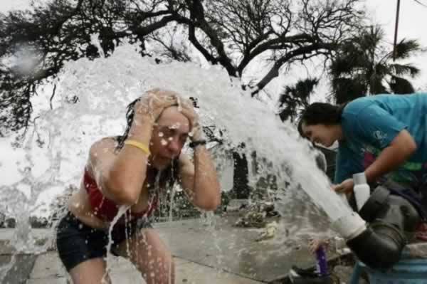 Huracanes tornados destrozos fotos imagenes fenomenos climaticos rayos truenos tormentas ojos investigaciones destrucciones argentina estados unidos mexico temporales www.wetherchannel.com pronosticos John Travolta,Nicholas Cage,Contracara,cirugias esteticas,rostro,lipoaspiraciones,medicina,cirujanos,operaciones,Maria Reich,Nazca,lineas,calendario astronomico,Peru,dibujos,astronomia,geometria,Bernd Teichert,mapas,Ana Mar&iacute;a Cogorno,ovnis,misterios,Cristobal Colon,Hernando,Diego,catedral Sevillana,Cartuja Pickman,Jos&eacute; Antonio Lorente,Granada,ADN;restos,Marcial Castro,antropologia,Republica Dominicana,www.egipto.com,Egipto,Keops,piramides,descubrimientos,Aton,Ankh,tumbas,sarcofacos,momias,embalsamamientos,Kefren,camaras secretas,Nefertiti,Amenofis,Nilo,inundaciones,Blade Runner,Ridley Scott, Richard Dawkins,Steven Pinker,Harrison Ford,Stephen Minger,Stanley Kubrick,Daryl Hanna,replicantes,androides,ciencia ficcion,Contactos,SHGb02+14a,proyecto SETI,Search for Extra Terrestial Intelligence,SETI@home,Robert Zemeckis,Jodie Foster,Dan Wertheimer,New Scientist,Arecibo,Puerto Rico,civilizaciones extraterrestres,Ma libert&eacute; de penser,Florent Pagny,Argentina,France,Patagonia,Argentine,Azucena Caama&ntilde;o,Savoir aimer,artistes,musique,musica,CD,cantores,ventas,compras,ranking,Paparazzi,Isabel Sartorius,Borbon,Ortiz Pati&ntilde;o,Vallejo Najera,Entrecanales,Mora Figueroa,Antonio Montero,Sainz Vicu&ntilde;a,Espa&ntilde;a,jet set,Mallorca,Ibiza,John Fitzgerald Kennedy,Lee Harvey Oswald,Vitaliy Fadeyev,Lawrence Berkeley,Carl Haber,Fidel Castro,Lyndon B. Johnson,Jackie,Onassis,Irma Roy,Carolina Papaleo,Osvaldo,diputada nacional,Congreso,Argentina,Raul Granillo Ocampo,politica,justicialismo,peronismo,cine,television,La Horqueta,San Isidro,que se vayan todos,diciembre 2001,2002,2003,2004,maria julia alsogaray,alvaros,,Roberto Mart&iacute;nez Medina,Maria Julia Alsogaray,Ra&uacute;l Granillo Ocampo,Jorge Rodr&iacute;guez,V&iacute;ctor Alderete,Claudia Bello,Angel Massa,Alfredo Yabran,Mario Pontaquarto,Nestor Carlos Kirchner,Cristina Elizabeth Fernandez,corrupcion,senado,general rodriguez,anibal,fernandez,alberto,fernando de la rua,ines pertine,eduardo duhalde,hilda chiche gonzalez,2000,2001,2002,2003,2004,Museos,www.louvre.fr,Leonardo Da Vinci,Gioconda,Mona Lisa,Italia,Francia,France,inventos,Italy,renacimiento,historia,cuadros,links,images,postcards,photos,fotos,imagenes,postales,pictures,historia,arqueologia,descubrimientos,culturales,agenda,infodiario,diario accion,buenos aires,argentina,Diario Accion de General Rodriguez, politica, actualidad, noticias e informacion, personalidades e instituciones, policiales, galerias de fotos; historia de General Rodriguez, sus origenes, edificios, estancias, habitos y costumbres, anecdotas, comercios e industrias, los fundadores, antiguas instituciones, fotos e imagenes; suplementos especiales: la crisis politica, economica y social de la Argentina, los acontecimientos de Diciembre de 2001, articulos y entrevistas; Emigracion: toda la informacion destinada a aquellos que desean emigrar, radicarse o estudiar en el exterior, visas, pasaportes, consejos, guias, informacion util, links; Trueque: novedades e informacion, links, estructura del trueque; el casamiento de Maxima Zorreguieta y el principe Guillermo Alejandro de Holanda; Guerra de Afganistan: galeria de imagenes e informacion sobre la primera guerra del siglo XXI; la guerra de Irak, Bagdad, Georges W. Bush, Saddam Husseim, el atentado a las torres Gemelas de Nueva York, las twin towers, el 11-s, y descripcion del hecho que conmovio al mundo; Empleo: consultoras, clasificados, agencias de empleo, consejos e informacion util, curriculum vitae, como confeccionarlos, noticias de actualidad; 
Los numeros de la crisis: Las consecuencias de la crisis politica, economica y social; estadisticas, pobreza, desnutricion, salud y asistencia; noticias regionales y provinciales, columnas y editoriales; informacion para negocios: pymes, links, empresas y negocios; Agenda Cultural con toda la informacion de cursos, universidades, talleres, escuelas y oportunidades, exposiciones de arte de la region; buscadores en Internet, Enlaces: links a los mejores sitios de educacion, cultura, arte, biografias, politica, interes general, web, Links del Diario Accion: RMS Titanic, su historia, su tragico viaje inaugural; historias, testimonios, documentos y articulos sobre el naufragio; links y sitios sobre el tema; la pelicula de Cameron, fotos e imagenes; suplementos especiales, Historia Argentina y de General Rodriguez, la llegada de la democracia en General Rodriguez, la asuncion de Juan Lumbreras como intendente en 1983, galeria de imagenes, sus palabras y los actos, su gabinete, festejos de la comunidad. Fundacion del pueblo de General Rodriguez, sus instituciones y personalidades relevantes, arquitectura y edificios, comercios e industrias, sus comienzos, estancias, inmigraciones italianas, espa&ntilde;olas, vascas e irlandesas, anecdotas y efemerides, sus hombres ilustres, el Hospital Vicente Lopez y Planes, su fundacion por las Damas de Beneficencia, el hundimiento del crucero General Belgrano, testimonios de ex combatientes y tripulantes, su comandante Hector Elias Bonzo, fotos e imagenes, recuerdos y homenajes, historia de la familia Bonzo de General Rodriguez, entrevistas y articulos periodisticos. La guerra de Malvinas en el Atlantico Sur, el conflicto belico con Gran Breta&ntilde;a de 1982, politicos relevantes, Benjamin Paez y Trueba, fotos antiguas de familias fundadoras, galerias de imagenes de pobladores, recorrida virtual por el antiguo General Rodriguez, el paso de la Infanta en 1910, historia de La Serenisima, la familia Mastellone, La Choza, Bernardo de Irigoyen, peronismo y radicalismo y muchisimo mas