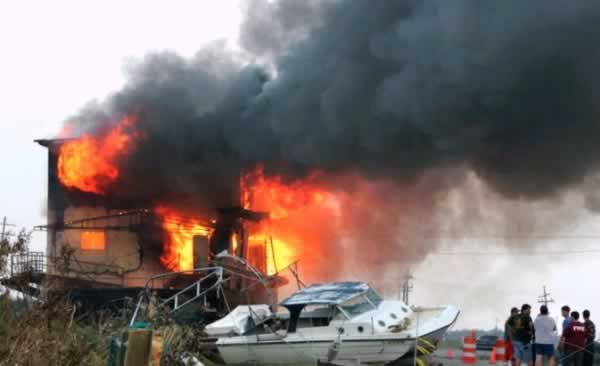 Huracanes tornados destrozos fotos imagenes fenomenos climaticos rayos truenos tormentas ojos investigaciones destrucciones argentina estados unidos mexico temporales www.wetherchannel.com pronosticos John Travolta,Nicholas Cage,Contracara,cirugias esteticas,rostro,lipoaspiraciones,medicina,cirujanos,operaciones,Maria Reich,Nazca,lineas,calendario astronomico,Peru,dibujos,astronomia,geometria,Bernd Teichert,mapas,Ana Mar&iacute;a Cogorno,ovnis,misterios,Cristobal Colon,Hernando,Diego,catedral Sevillana,Cartuja Pickman,Jos&eacute; Antonio Lorente,Granada,ADN;restos,Marcial Castro,antropologia,Republica Dominicana,www.egipto.com,Egipto,Keops,piramides,descubrimientos,Aton,Ankh,tumbas,sarcofacos,momias,embalsamamientos,Kefren,camaras secretas,Nefertiti,Amenofis,Nilo,inundaciones,Blade Runner,Ridley Scott, Richard Dawkins,Steven Pinker,Harrison Ford,Stephen Minger,Stanley Kubrick,Daryl Hanna,replicantes,androides,ciencia ficcion,Contactos,SHGb02+14a,proyecto SETI,Search for Extra Terrestial Intelligence,SETI@home,Robert Zemeckis,Jodie Foster,Dan Wertheimer,New Scientist,Arecibo,Puerto Rico,civilizaciones extraterrestres,Ma libert&eacute; de penser,Florent Pagny,Argentina,France,Patagonia,Argentine,Azucena Caama&ntilde;o,Savoir aimer,artistes,musique,musica,CD,cantores,ventas,compras,ranking,Paparazzi,Isabel Sartorius,Borbon,Ortiz Pati&ntilde;o,Vallejo Najera,Entrecanales,Mora Figueroa,Antonio Montero,Sainz Vicu&ntilde;a,Espa&ntilde;a,jet set,Mallorca,Ibiza,John Fitzgerald Kennedy,Lee Harvey Oswald,Vitaliy Fadeyev,Lawrence Berkeley,Carl Haber,Fidel Castro,Lyndon B. Johnson,Jackie,Onassis,Irma Roy,Carolina Papaleo,Osvaldo,diputada nacional,Congreso,Argentina,Raul Granillo Ocampo,politica,justicialismo,peronismo,cine,television,La Horqueta,San Isidro,que se vayan todos,diciembre 2001,2002,2003,2004,maria julia alsogaray,alvaros,,Roberto Mart&iacute;nez Medina,Maria Julia Alsogaray,Ra&uacute;l Granillo Ocampo,Jorge Rodr&iacute;guez,V&iacute;ctor Alderete,Claudia Bello,Angel Massa,Alfredo Yabran,Mario Pontaquarto,Nestor Carlos Kirchner,Cristina Elizabeth Fernandez,corrupcion,senado,general rodriguez,anibal,fernandez,alberto,fernando de la rua,ines pertine,eduardo duhalde,hilda chiche gonzalez,2000,2001,2002,2003,2004,Museos,www.louvre.fr,Leonardo Da Vinci,Gioconda,Mona Lisa,Italia,Francia,France,inventos,Italy,renacimiento,historia,cuadros,links,images,postcards,photos,fotos,imagenes,postales,pictures,historia,arqueologia,descubrimientos,culturales,agenda,infodiario,diario accion,buenos aires,argentina,Diario Accion de General Rodriguez, politica, actualidad, noticias e informacion, personalidades e instituciones, policiales, galerias de fotos; historia de General Rodriguez, sus origenes, edificios, estancias, habitos y costumbres, anecdotas, comercios e industrias, los fundadores, antiguas instituciones, fotos e imagenes; suplementos especiales: la crisis politica, economica y social de la Argentina, los acontecimientos de Diciembre de 2001, articulos y entrevistas; Emigracion: toda la informacion destinada a aquellos que desean emigrar, radicarse o estudiar en el exterior, visas, pasaportes, consejos, guias, informacion util, links; Trueque: novedades e informacion, links, estructura del trueque; el casamiento de Maxima Zorreguieta y el principe Guillermo Alejandro de Holanda; Guerra de Afganistan: galeria de imagenes e informacion sobre la primera guerra del siglo XXI; la guerra de Irak, Bagdad, Georges W. Bush, Saddam Husseim, el atentado a las torres Gemelas de Nueva York, las twin towers, el 11-s, y descripcion del hecho que conmovio al mundo; Empleo: consultoras, clasificados, agencias de empleo, consejos e informacion util, curriculum vitae, como confeccionarlos, noticias de actualidad; 
Los numeros de la crisis: Las consecuencias de la crisis politica, economica y social; estadisticas, pobreza, desnutricion, salud y asistencia; noticias regionales y provinciales, columnas y editoriales; informacion para negocios: pymes, links, empresas y negocios; Agenda Cultural con toda la informacion de cursos, universidades, talleres, escuelas y oportunidades, exposiciones de arte de la region; buscadores en Internet, Enlaces: links a los mejores sitios de educacion, cultura, arte, biografias, politica, interes general, web, Links del Diario Accion: RMS Titanic, su historia, su tragico viaje inaugural; historias, testimonios, documentos y articulos sobre el naufragio; links y sitios sobre el tema; la pelicula de Cameron, fotos e imagenes; suplementos especiales, Historia Argentina y de General Rodriguez, la llegada de la democracia en General Rodriguez, la asuncion de Juan Lumbreras como intendente en 1983, galeria de imagenes, sus palabras y los actos, su gabinete, festejos de la comunidad. Fundacion del pueblo de General Rodriguez, sus instituciones y personalidades relevantes, arquitectura y edificios, comercios e industrias, sus comienzos, estancias, inmigraciones italianas, espa&ntilde;olas, vascas e irlandesas, anecdotas y efemerides, sus hombres ilustres, el Hospital Vicente Lopez y Planes, su fundacion por las Damas de Beneficencia, el hundimiento del crucero General Belgrano, testimonios de ex combatientes y tripulantes, su comandante Hector Elias Bonzo, fotos e imagenes, recuerdos y homenajes, historia de la familia Bonzo de General Rodriguez, entrevistas y articulos periodisticos. La guerra de Malvinas en el Atlantico Sur, el conflicto belico con Gran Breta&ntilde;a de 1982, politicos relevantes, Benjamin Paez y Trueba, fotos antiguas de familias fundadoras, galerias de imagenes de pobladores, recorrida virtual por el antiguo General Rodriguez, el paso de la Infanta en 1910, historia de La Serenisima, la familia Mastellone, La Choza, Bernardo de Irigoyen, peronismo y radicalismo y muchisimo mas