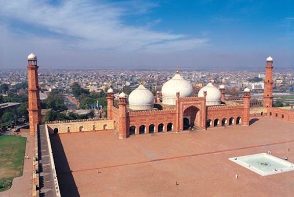 http://1.bp.blogspot.com/-186gTUAYjvs/VlCOgMWQ5eI/AAAAAAAARho/rZ4A2bXE8gI/s640/Badshahi%2BMasjid%252C%2BLahore.jpg