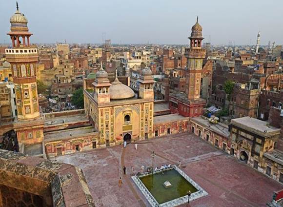 http://1.bp.blogspot.com/-p8qSionxwhI/VlCOwg3hYCI/AAAAAAAARjA/S35ozCGk130/s640/Wazir%2BKhan%2BMosque%252C%2BLahore.jpg