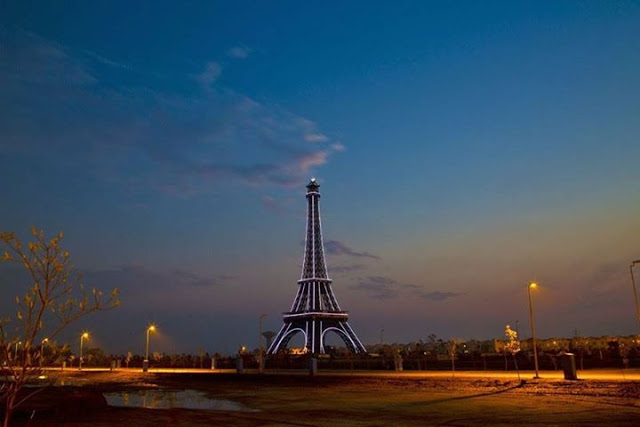 http://3.bp.blogspot.com/-HfaFxcxQ1ro/VlCOoNW0YLI/AAAAAAAARiU/nSloo9YB5b8/s640/Replica%2BTower%252C%2BBahria%2BTown%252C%2BLahore.jpg