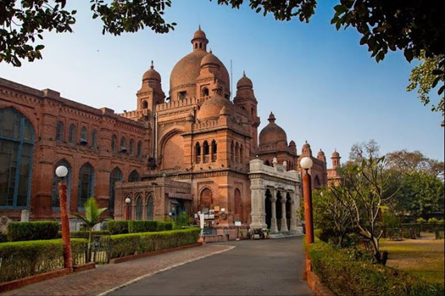 http://3.bp.blogspot.com/-dTMVO37skWY/VlCOhuLi1gI/AAAAAAAARh8/G2Dv4aFjDPo/s640/Lahore%2BMuseum.jpg
