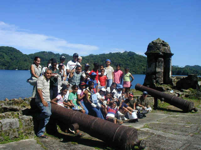 limp, playa eco chico ambiente y delfines ambientalista en portobelo.JPG (67427 bytes)