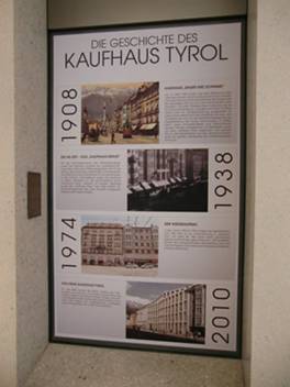 Kaufhaus_Tyrol_Gedenktafel_a_s.jpg