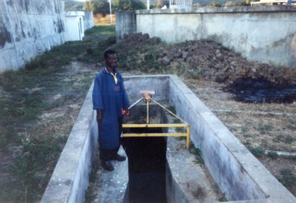 Outlet of sewer effluent fitted with a flow monitor