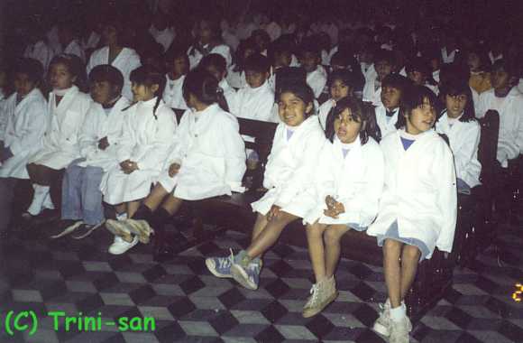 Ni&ntilde;os escolares en misa al Se&ntilde;or del Milagro