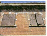Persianas de hierro dobladas