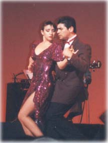 Foto: Pareja de tango que acompa&ntilde;&oacute; a la orquesta de E. Cuttini en Kawasaki