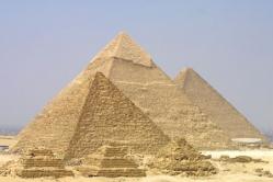 Descripci&oacute;n: Pir&aacute;mides de Guiza (Egipto)