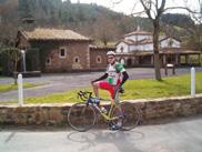 Vista general de la zona con Indurain sujetando la m&aacute;quina