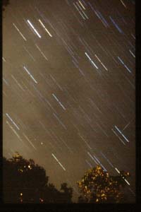 startrails1.jpg (13803 bytes)