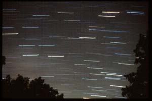 startrails2.jpg (12935 bytes)