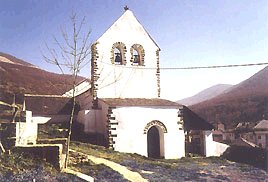 Iglesia de Santa Mar�a, Monumento Art�stico Regional en Cerredo (Dega�a)