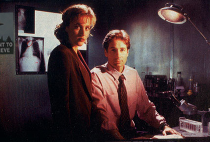 Dana Scully e Fox Mulder nos estranhos casos do Arquivo X