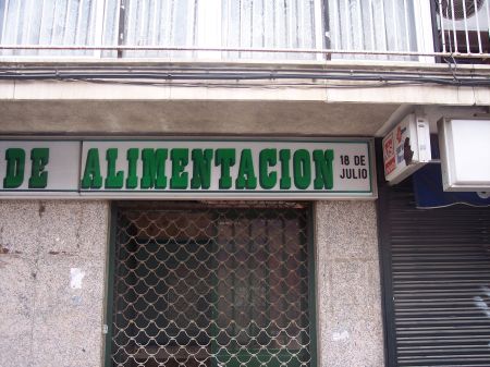 Galer�a de Alimentaci�n 18 de julio, entrada por Calle Castillejos, Fuenlabrada